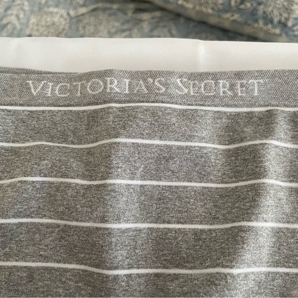 Victorias Secret L Grey White Stripe SEAMLESS NO SHOW High-Leg Waist Brief Panty - Picture 2 of 6